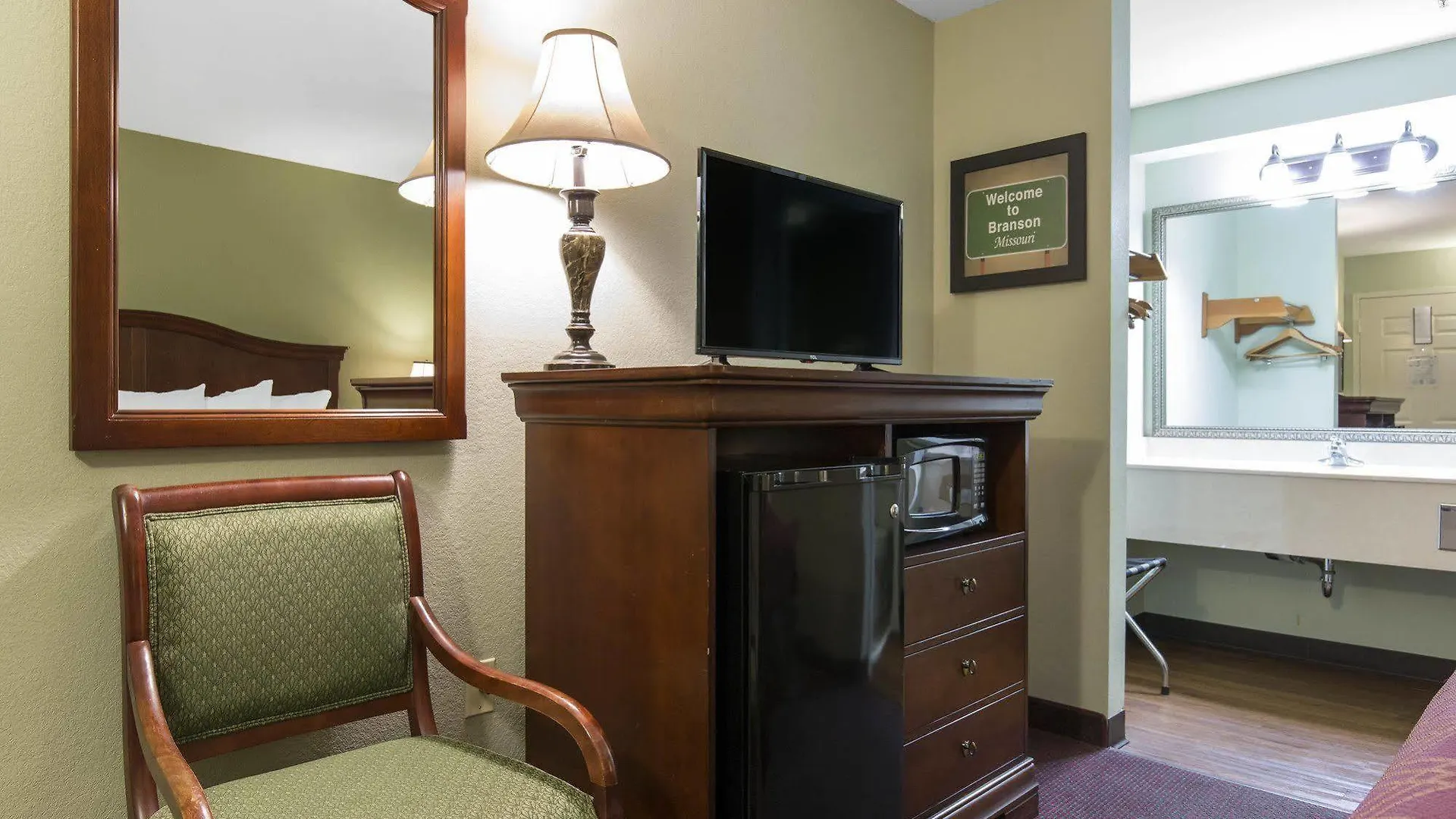 Baymont By Wyndham Thousand Hills Hotel 2*