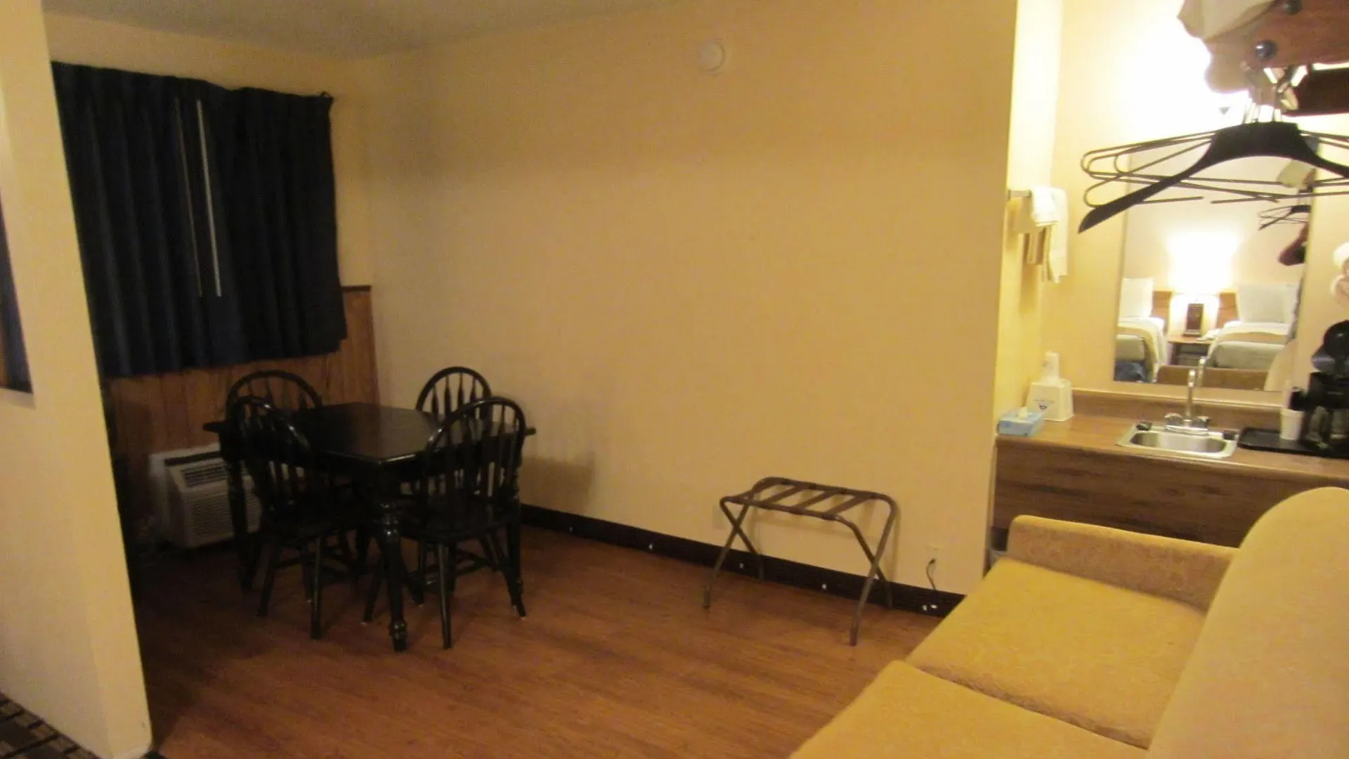 Americas Value & - Near The Strip Motel 2*