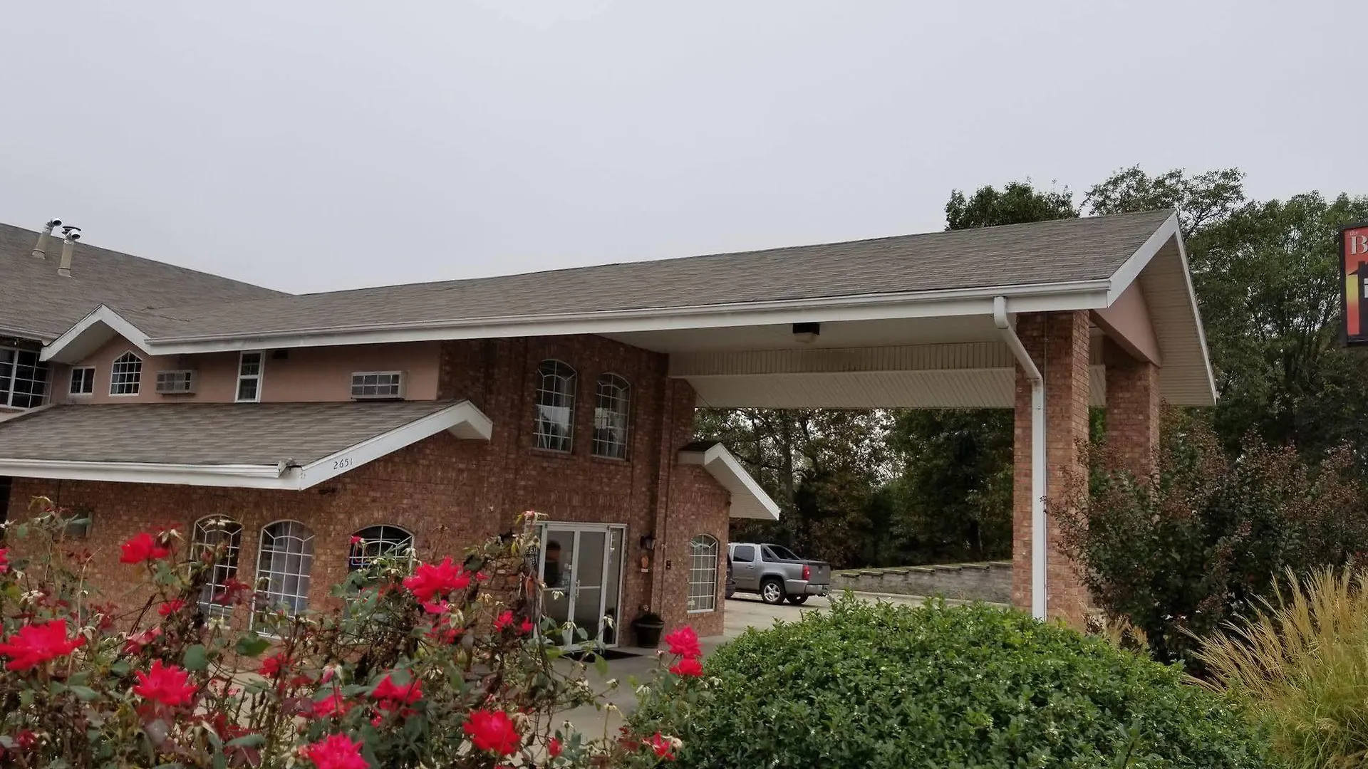 Rodeway Branson, Brick House Inn