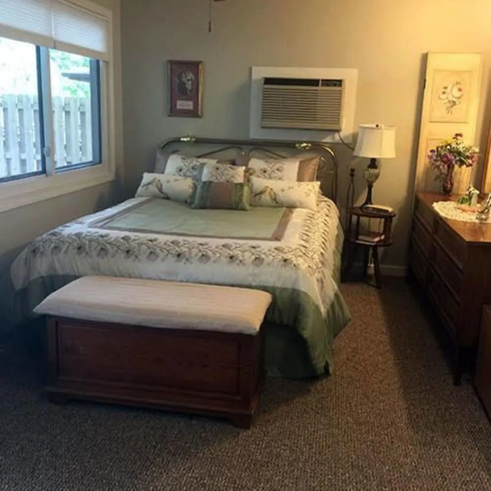 Lakeshore Bed & Breakfast