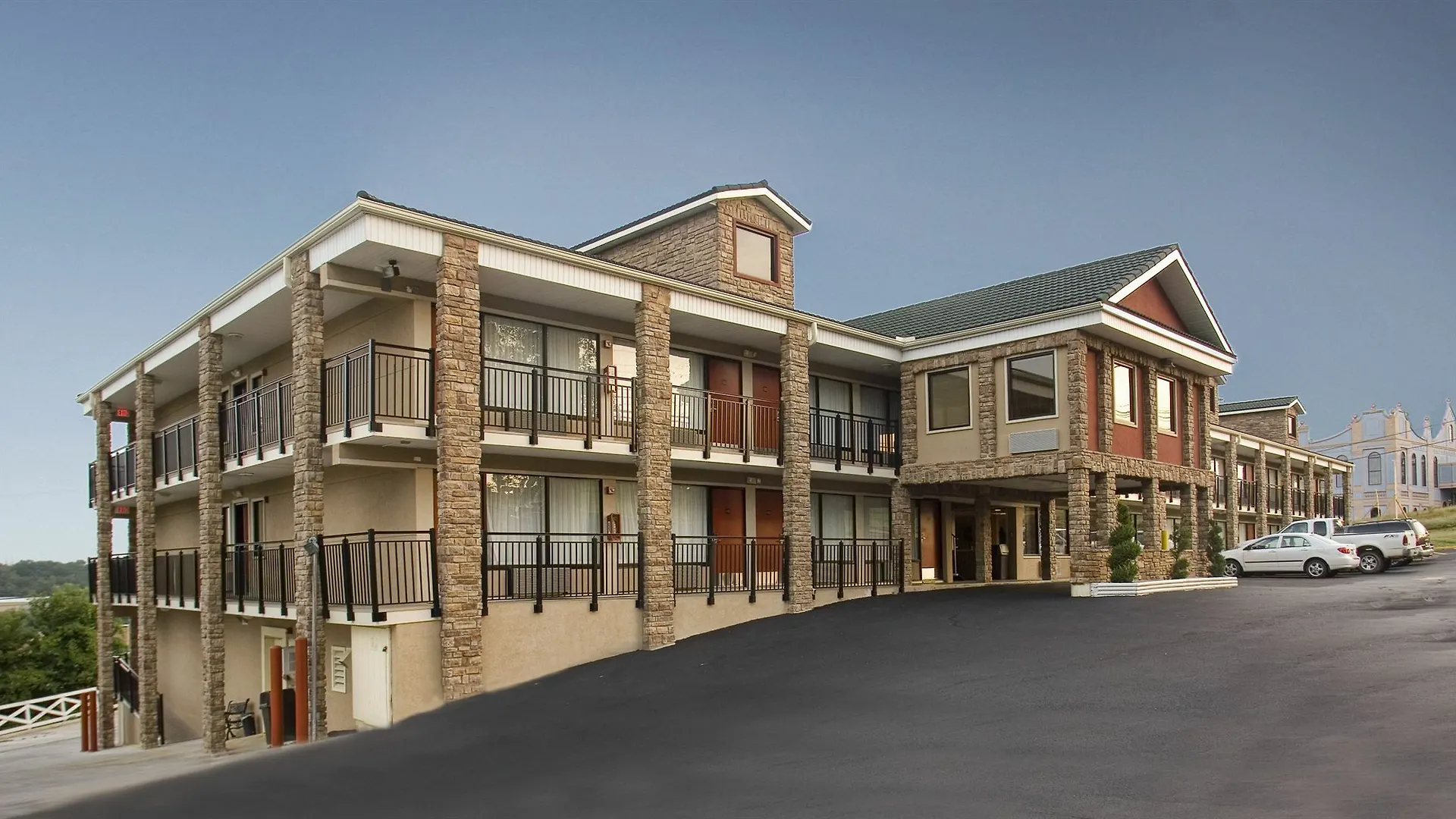 Suburban On The Strip Hotel