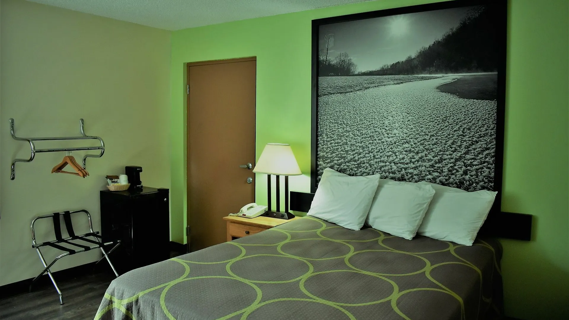 Super 8 By Wyndham By Andy Williams Theatre