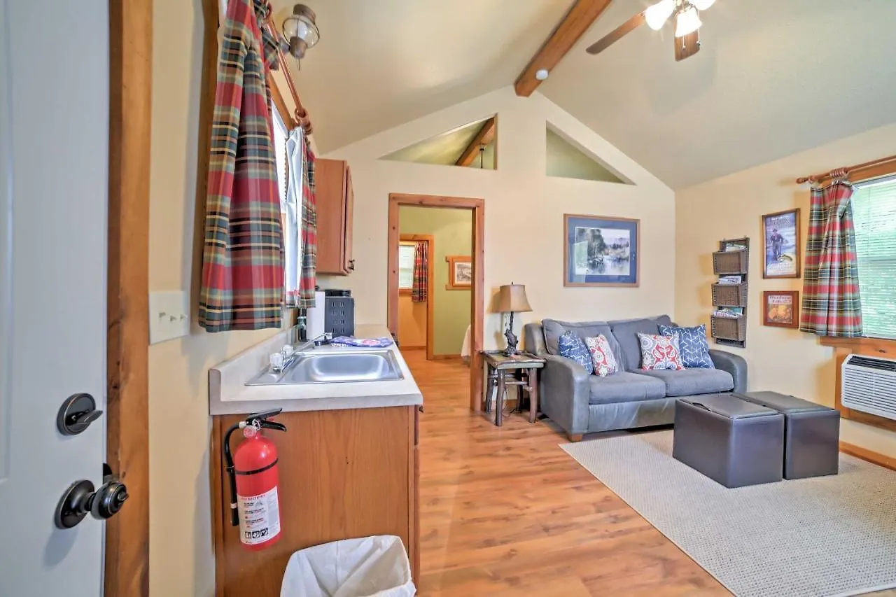 Holiday home Cozy Near Table Rock Lake! *
