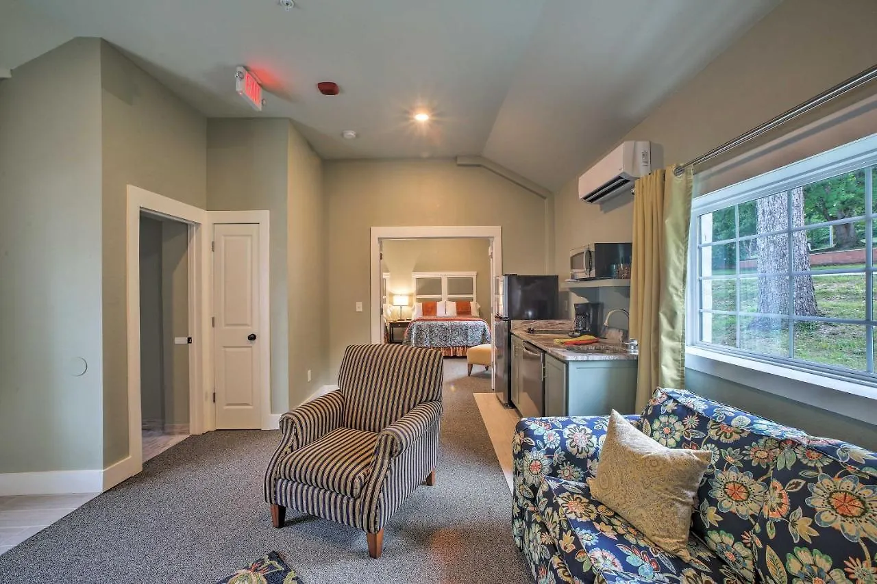 Σπίτι διακοπών Downtown With Pool Access! Μπράνσον