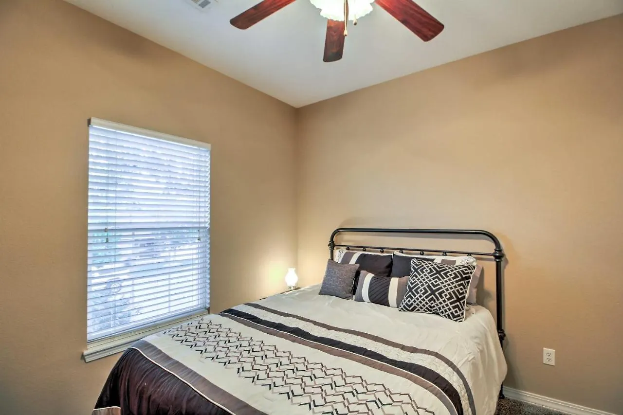 With Deck Walk To The Strip And Creek! * Branson