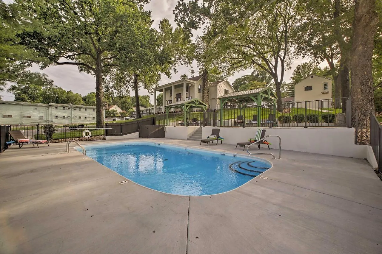 Downtown With Pool Access! Σπίτι διακοπών Μπράνσον
