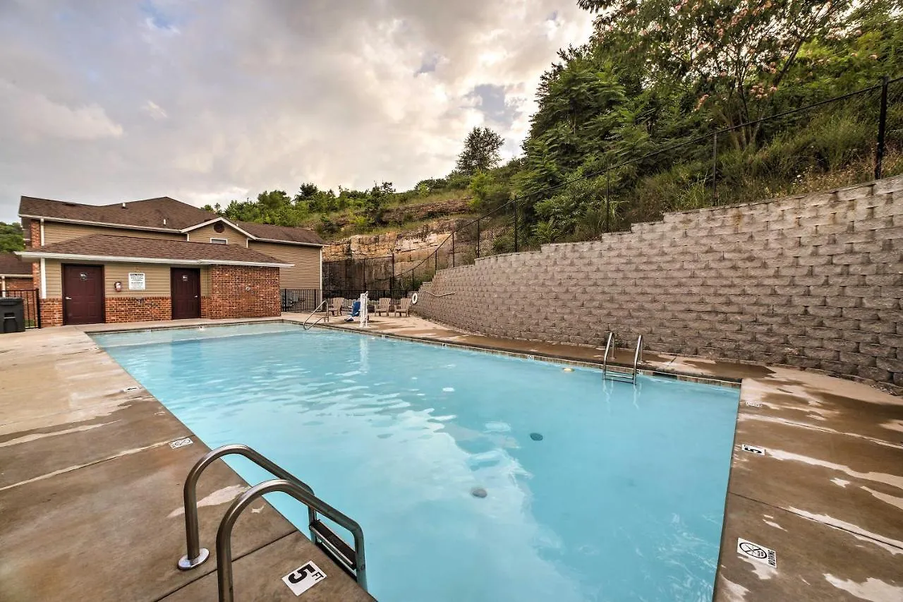 Cozy With Pool Access In The Heart Of Branson! *
