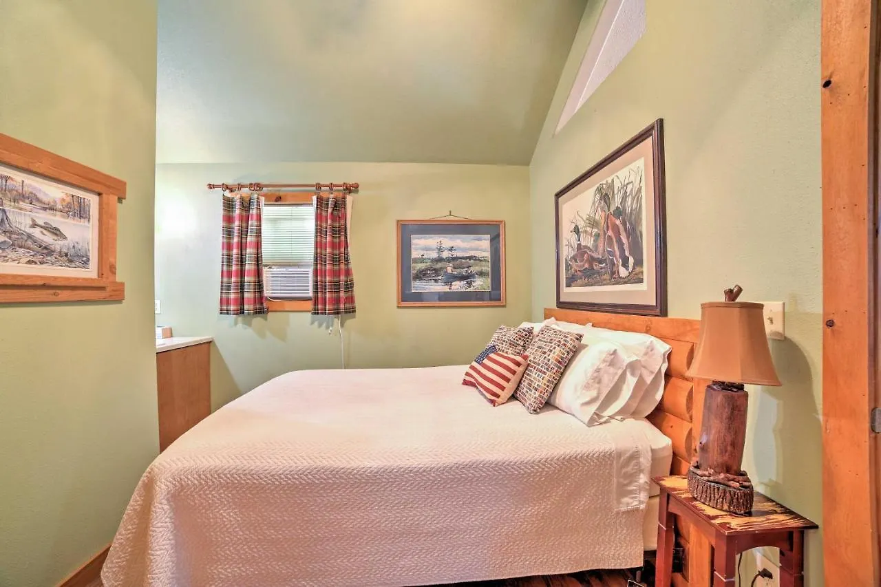 Cozy Near Table Rock Lake! *