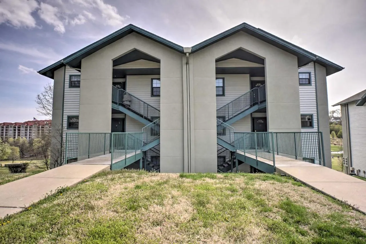 Apartment Less Than 1 Mi To Strip On Golf Course! *