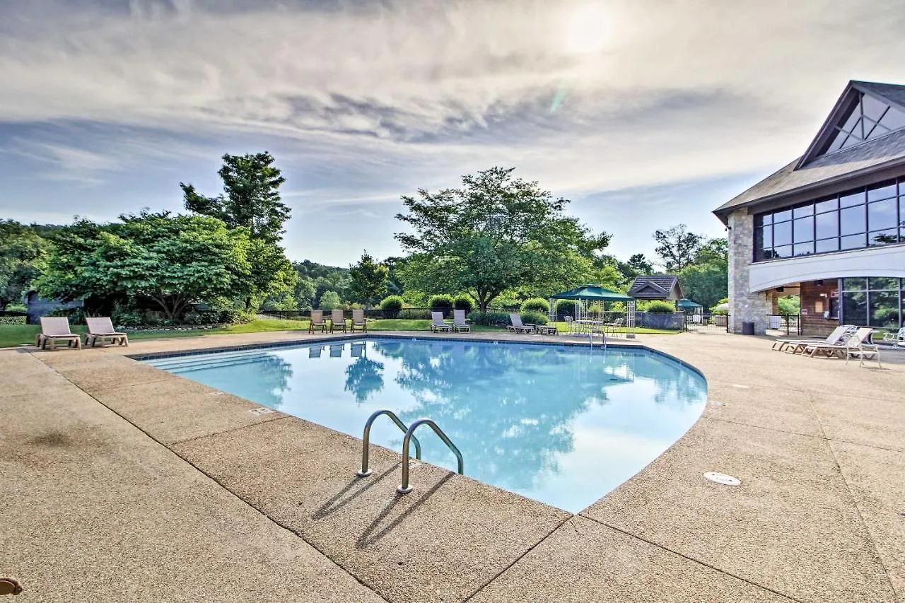 Walk-in Condo, Near Silver Dollar Apartment *