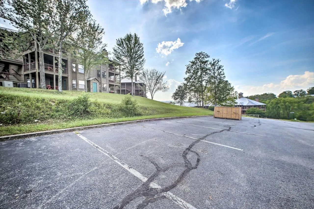 Apartment On Golf Course, 4 Mi To Downtown Branson