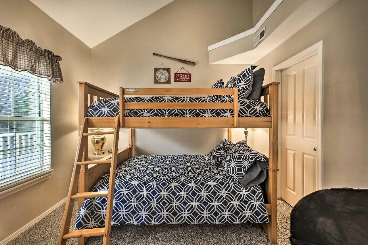 Lakefront Getaway Near Marina And Fishing! *