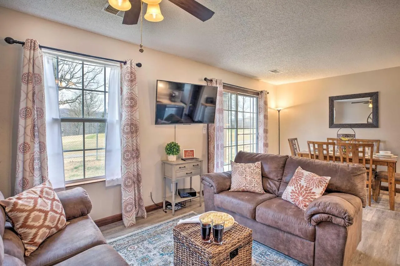 Family With Indoor Pool And Patio Apartment Branson