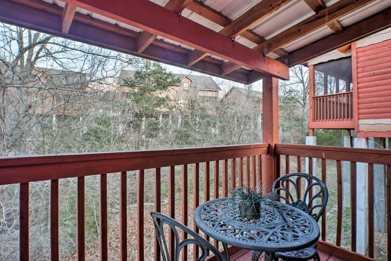 Cabin-style Studio Right Off The Strip! * Branson