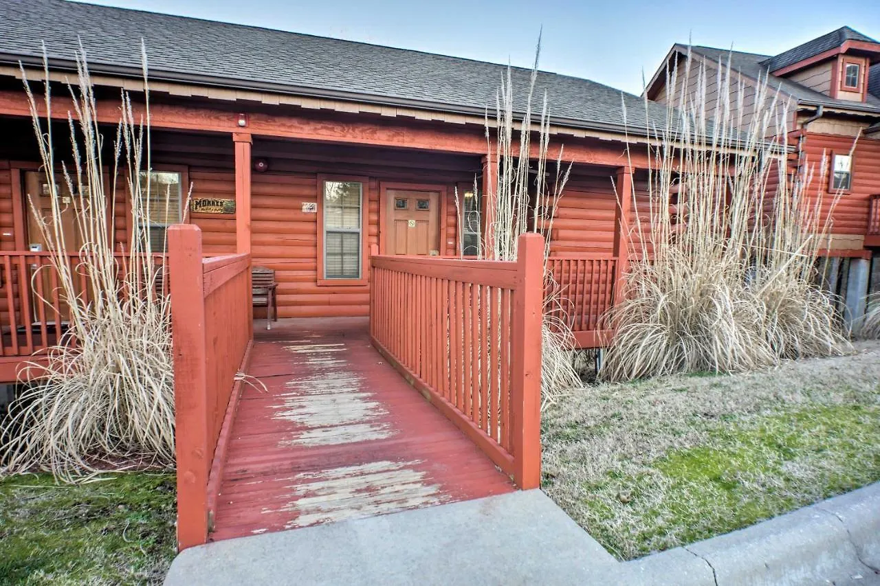 Cabin-style Studio Right Off The Strip! *