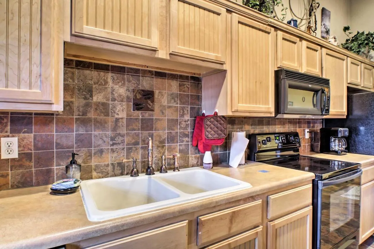 Apartment Cabin-style Studio Right Off The Strip! Branson