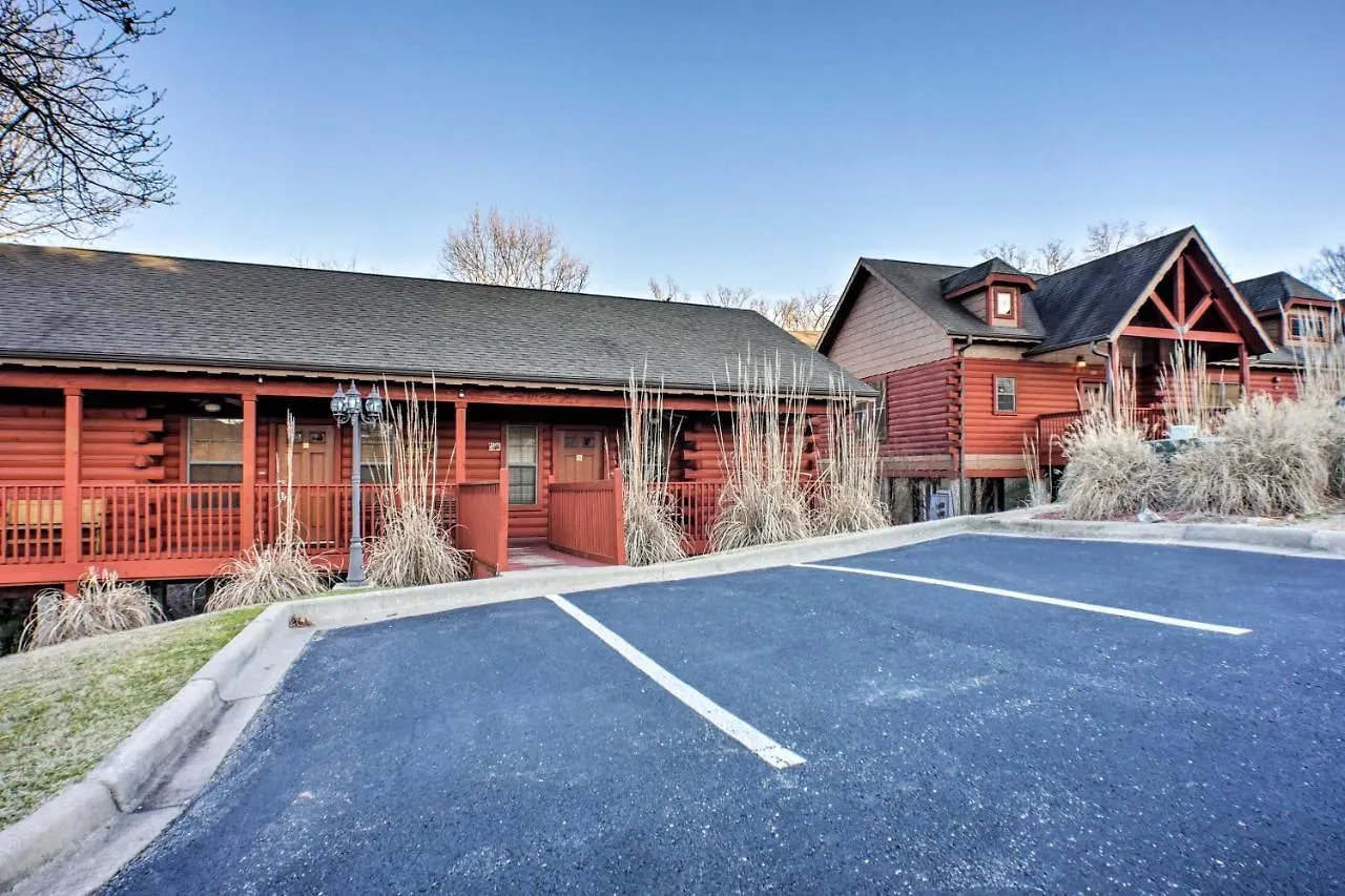 Apartment Cabin-style Studio Right Off The Strip! *
