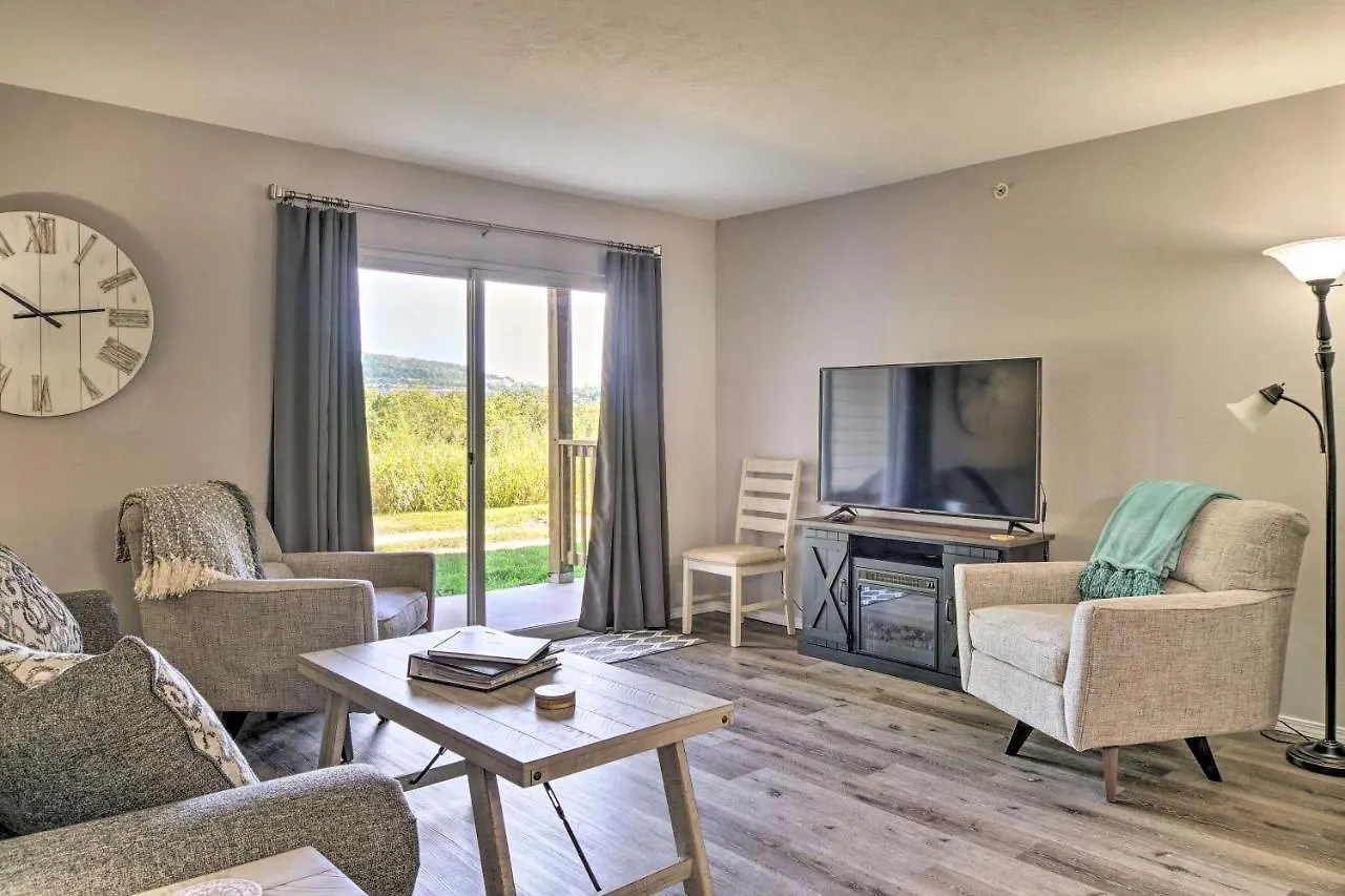 Cozy With Pool Access, 5 Mi To Table Rock *