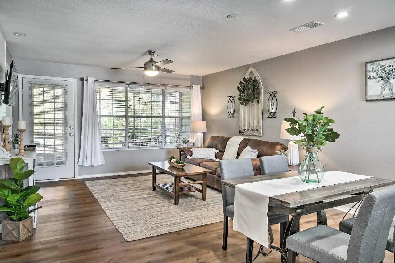 公寓 Modern Escape With Lake Taneycomo Views!