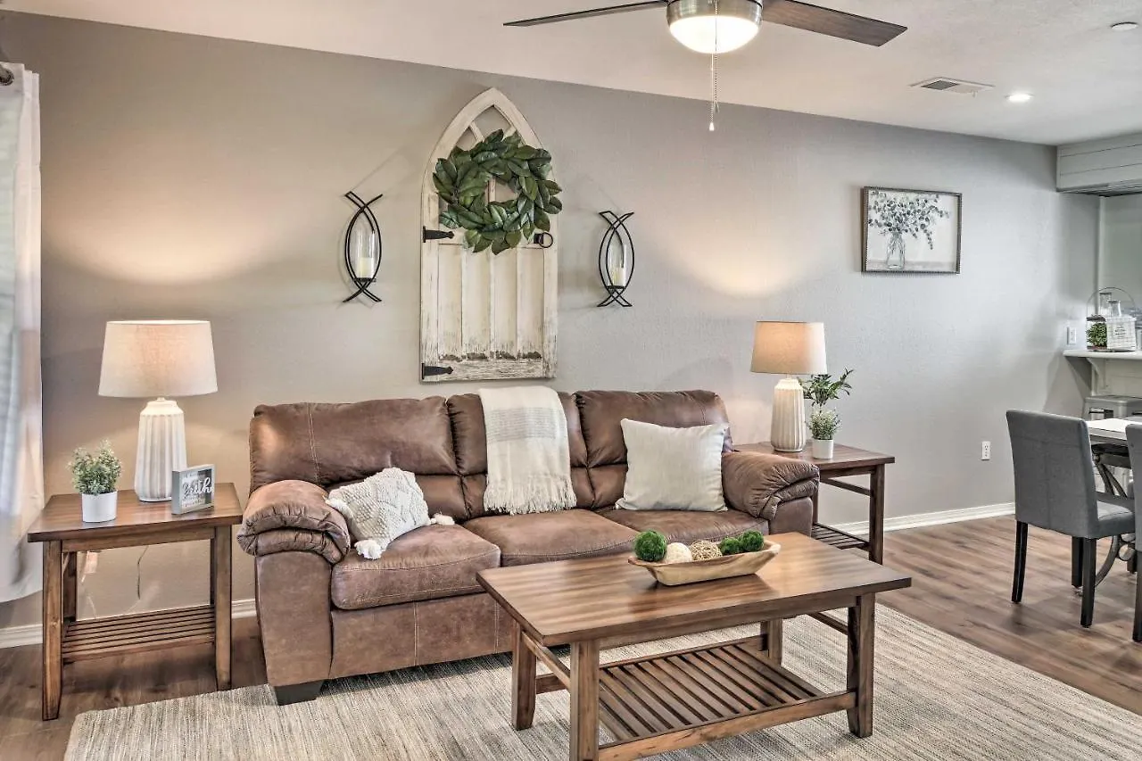 Modern Escape With Lake Taneycomo Views! 公寓 布蘭森