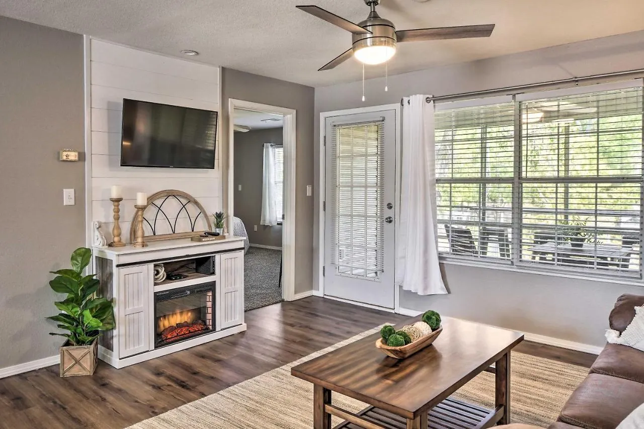 Modern Escape With Lake Taneycomo Views! 公寓 *