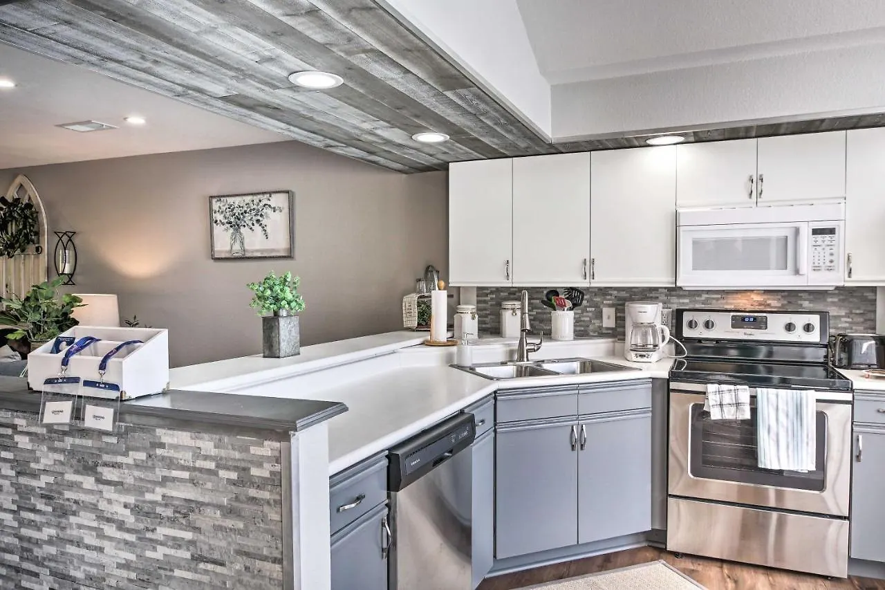 公寓 Modern Escape With Lake Taneycomo Views! *