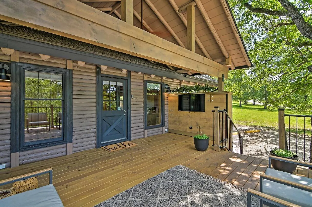 Updated Cabin On Indian Point With Deck! 布蘭森