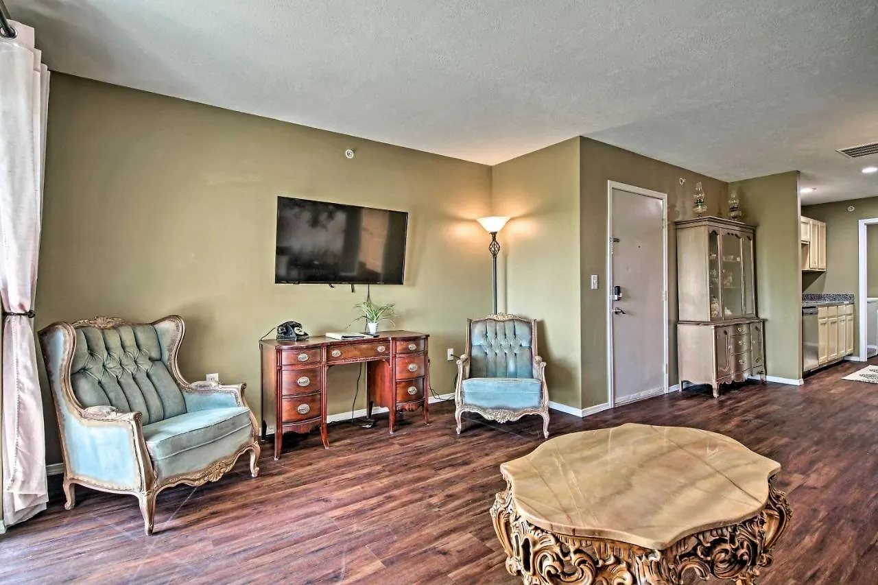 Appartement Grandmas Attic Centrally Located Vintage Condo! *