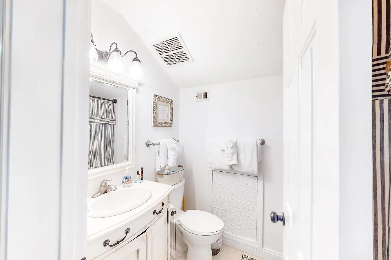 Lofty Retreat & Paradise Pointe *