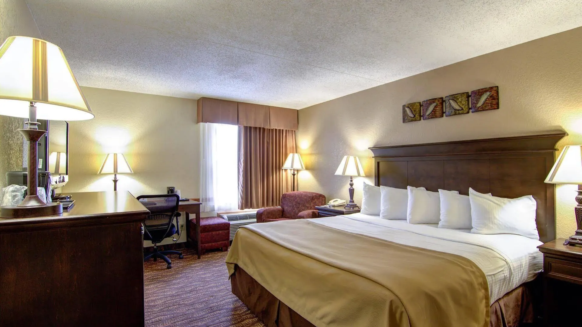 Hotel Western Center Pointe 3*