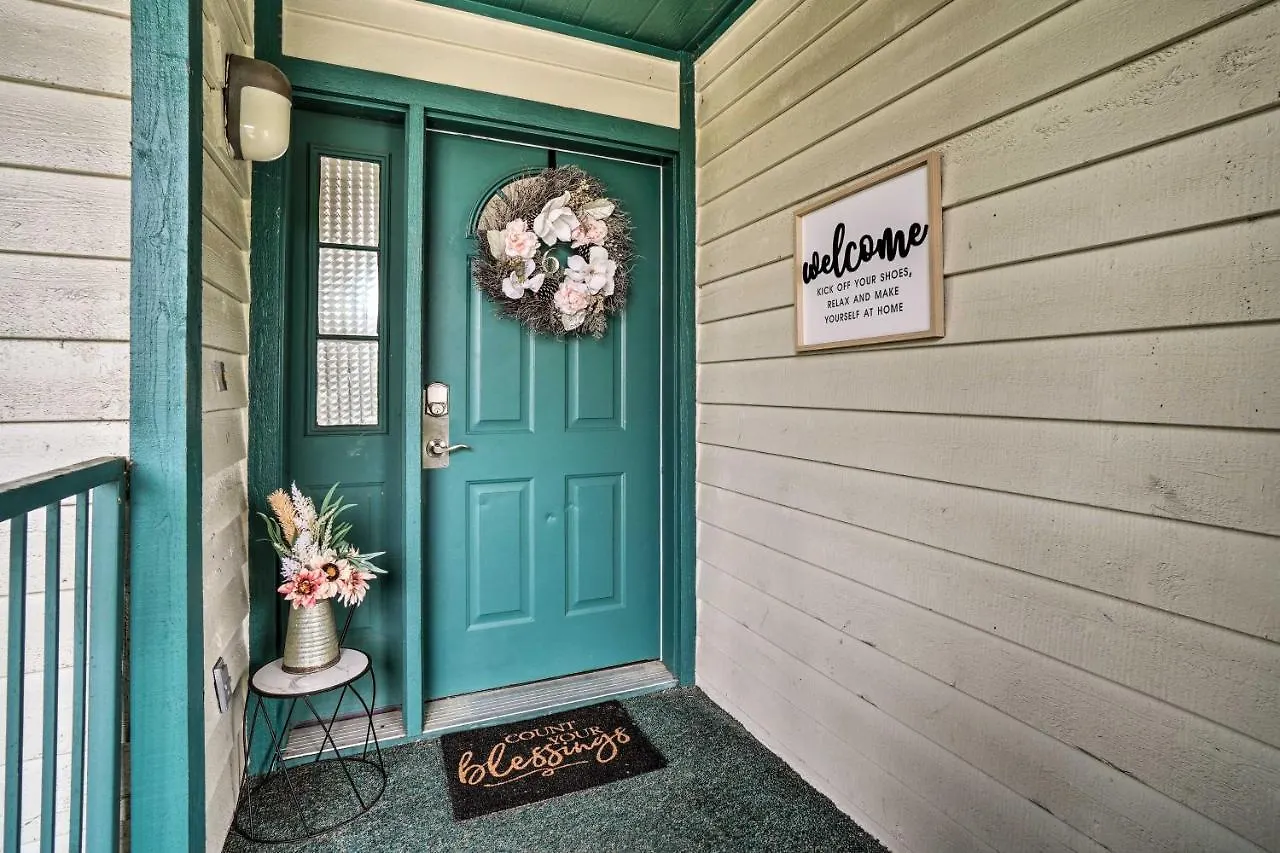 Apartment On Thousand Hills Golf Course!