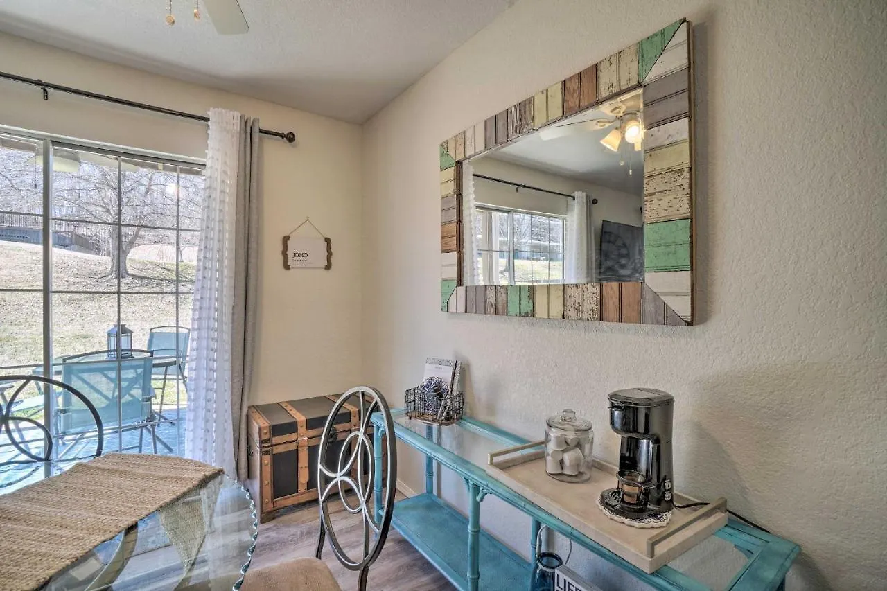 Centrally Located With Pool And Marina! * 布蘭森
