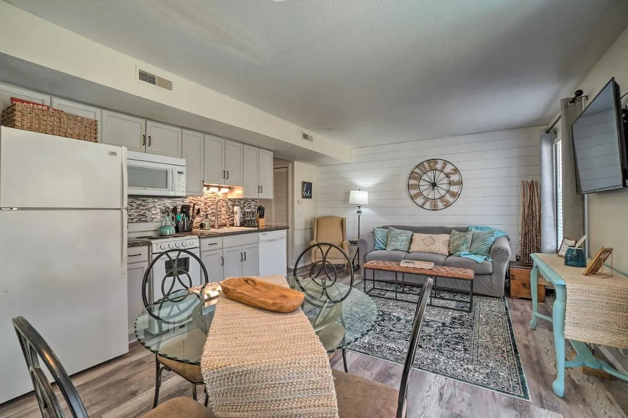 Centrally Located With Pool And Marina! 布蘭森