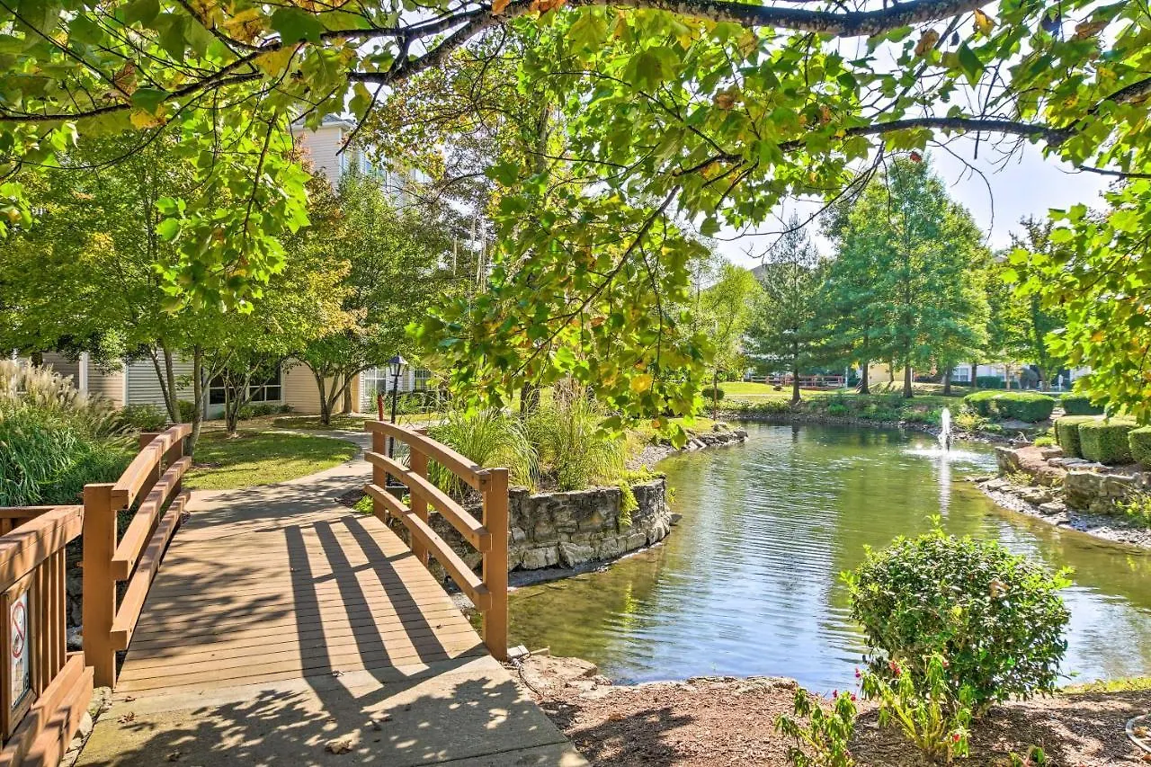 公寓 Centrally Located With Pool And Marina!