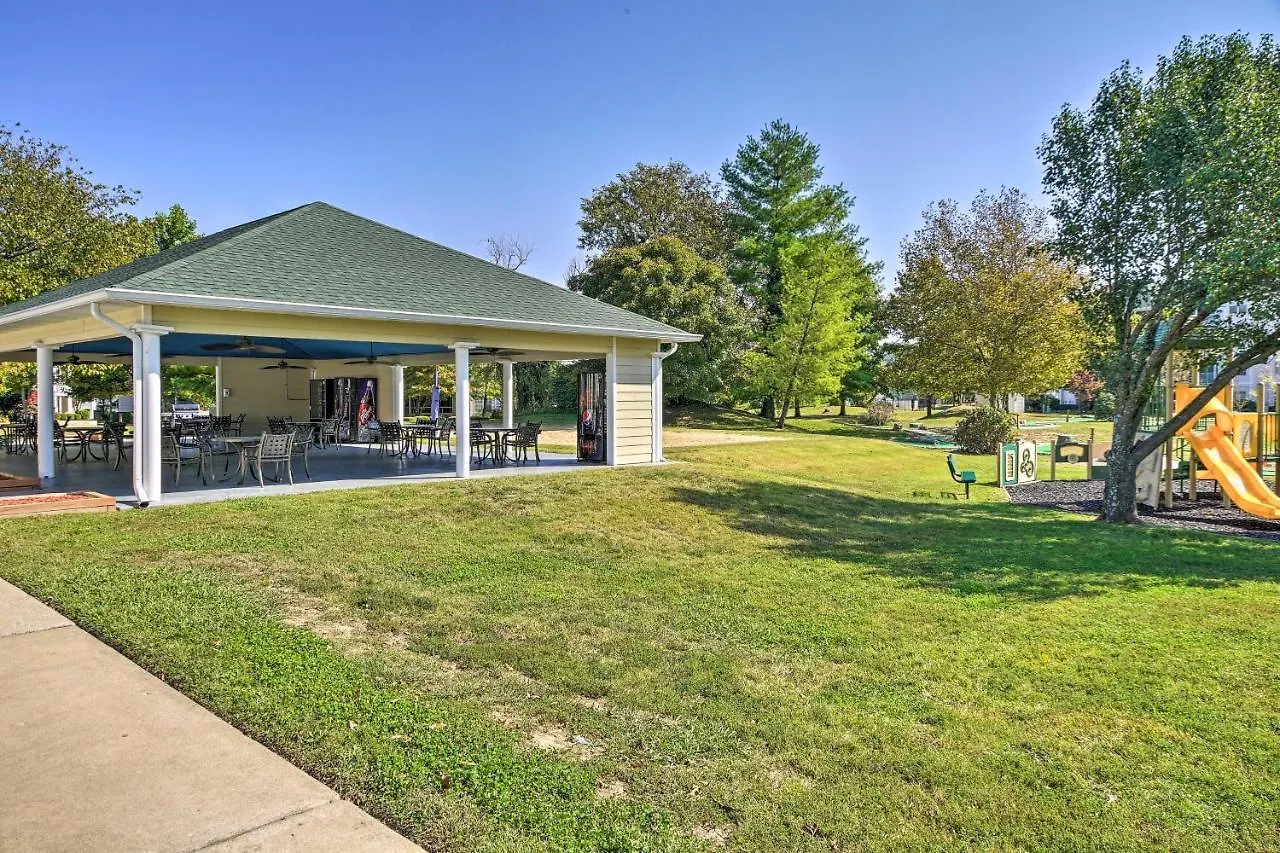 Centrally Located With Pool And Marina! *