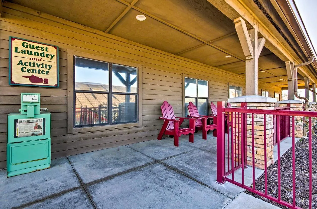 Apartman With Scenic Patio And Pool Access *