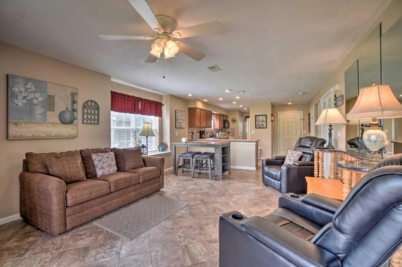 With Scenic Patio And Pool Access Apartman *
