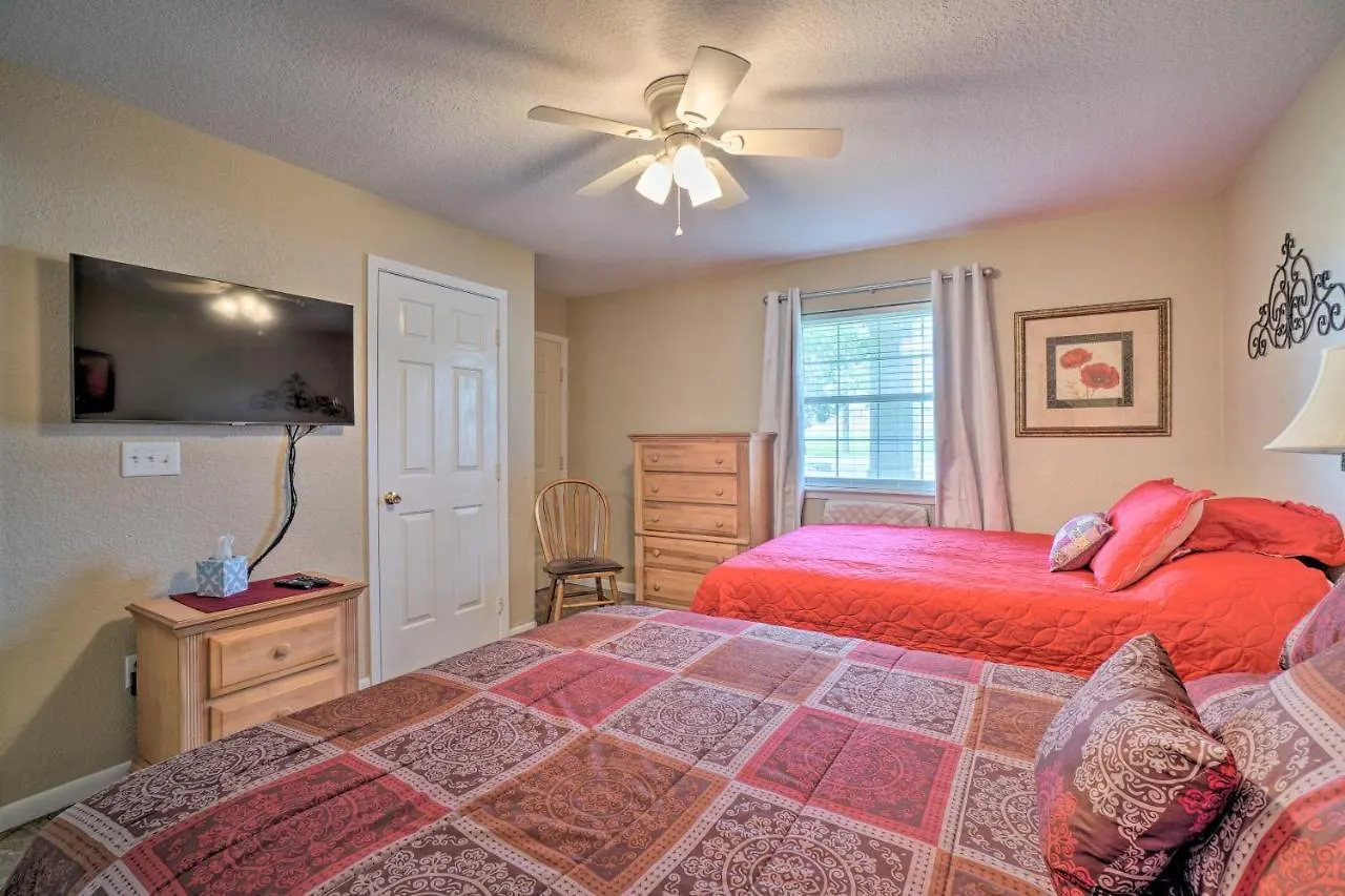 Apartman With Scenic Patio And Pool Access