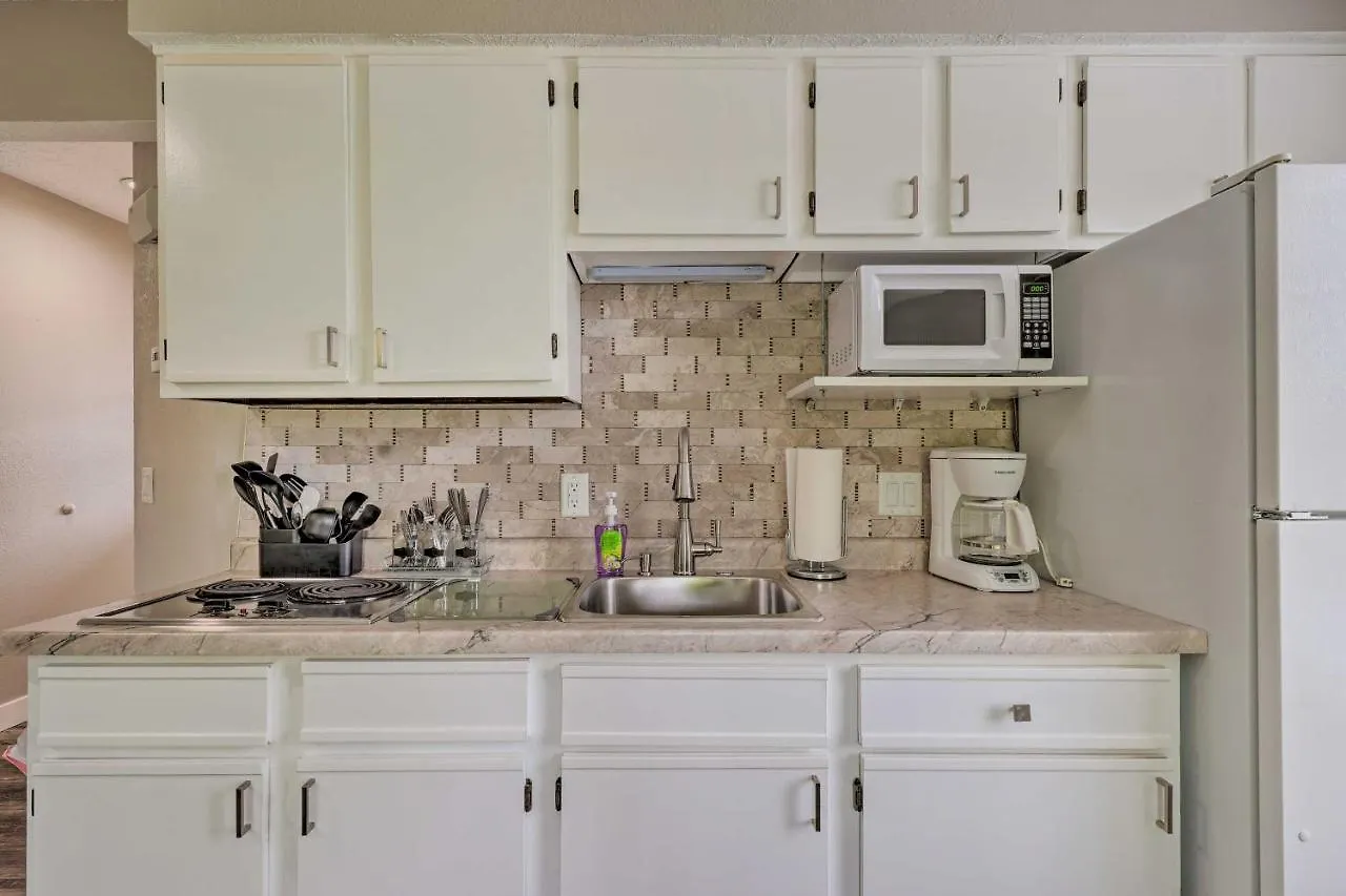 Апартаменты Pet-friendly Less Than 3 Mi To Lake!