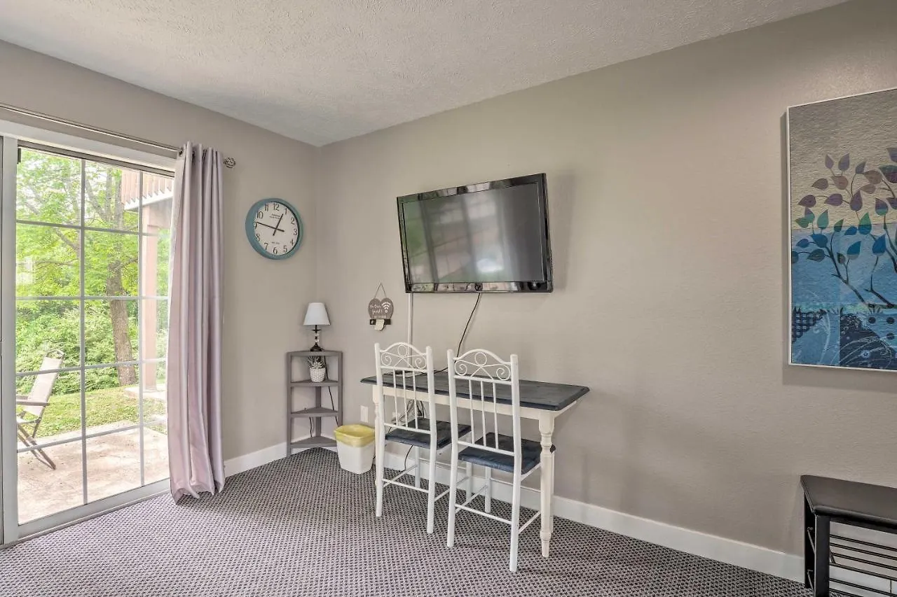 Pet-friendly Less Than 3 Mi To Lake!