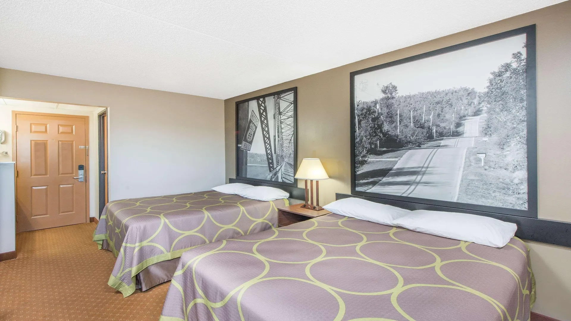 Super 8 By Wyndham By Andy Williams Theatre Hotel