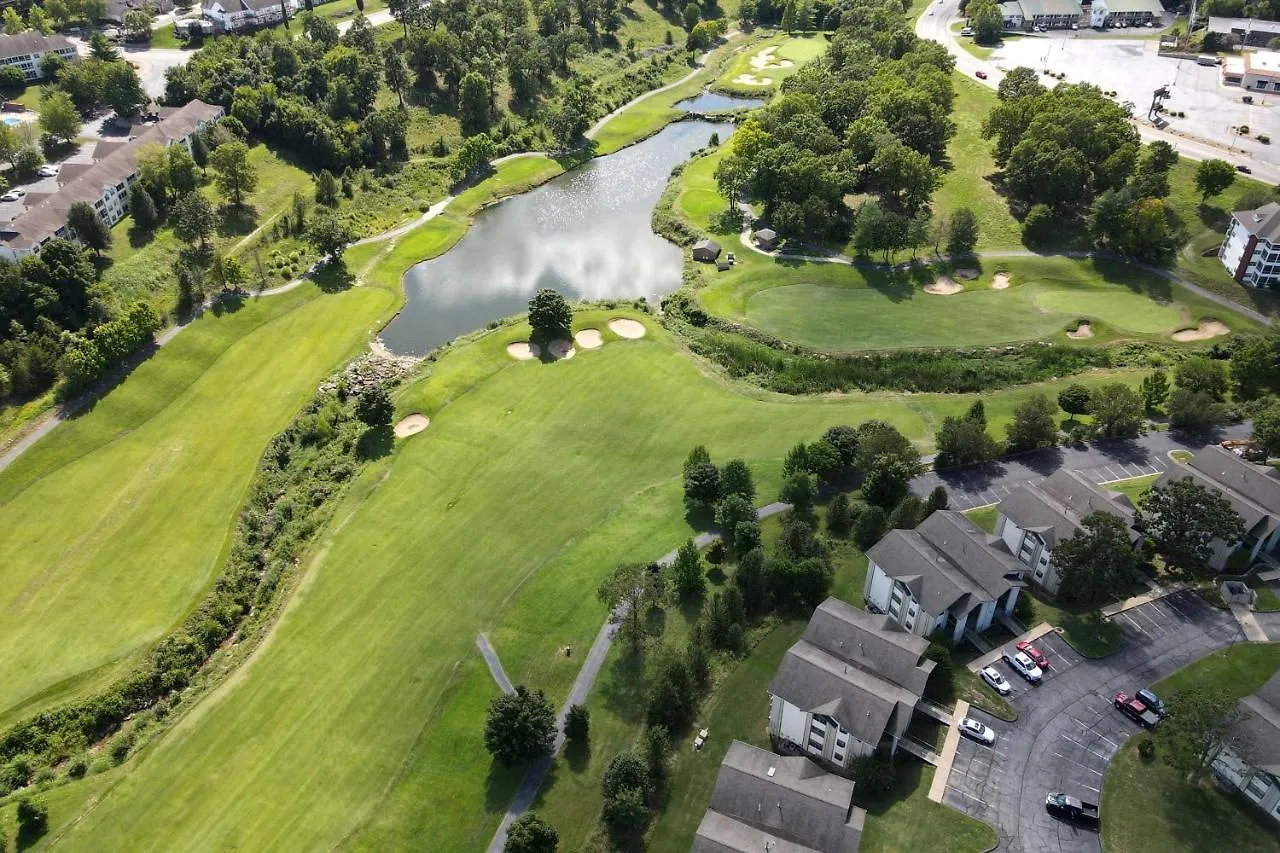 On Thousand Hills Golf Course! Apartment Branson