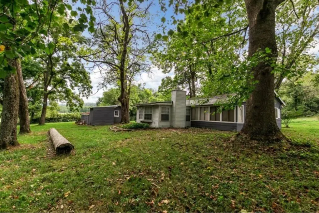 Cozy Lakefront Getaway Mo. Villa *