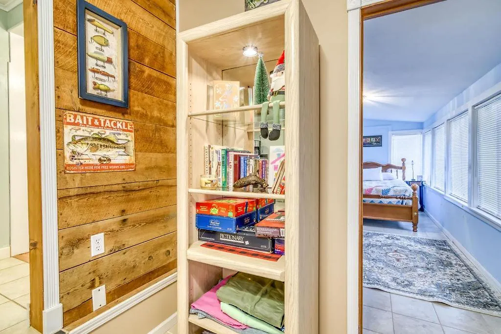 Cozy Lakefront Getaway Mo.