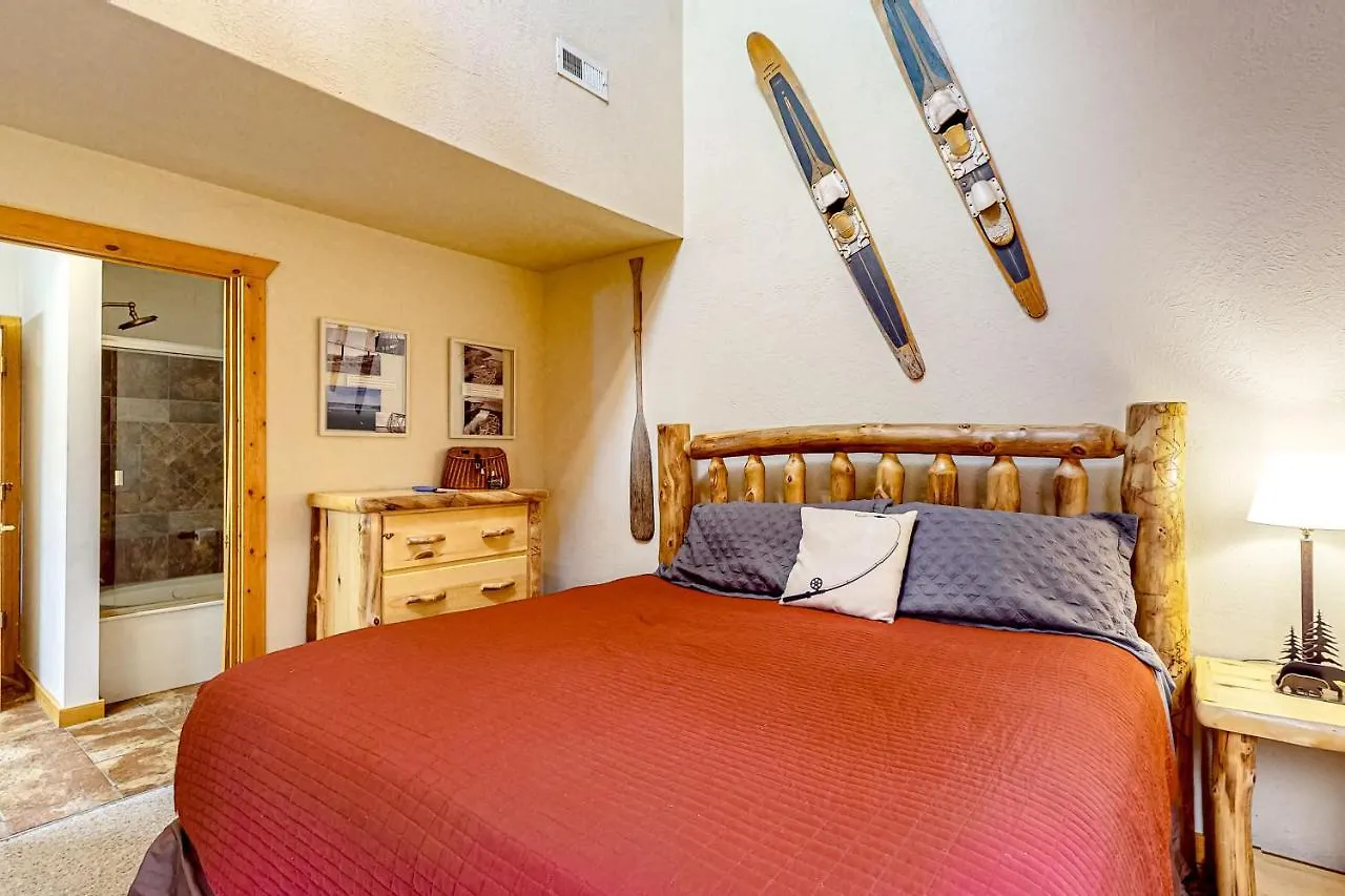 Full Moon Cabin Branson