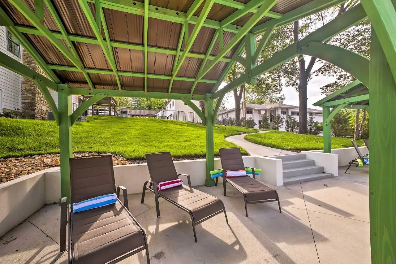 Holiday home Welcoming Downtown With Pool Access!