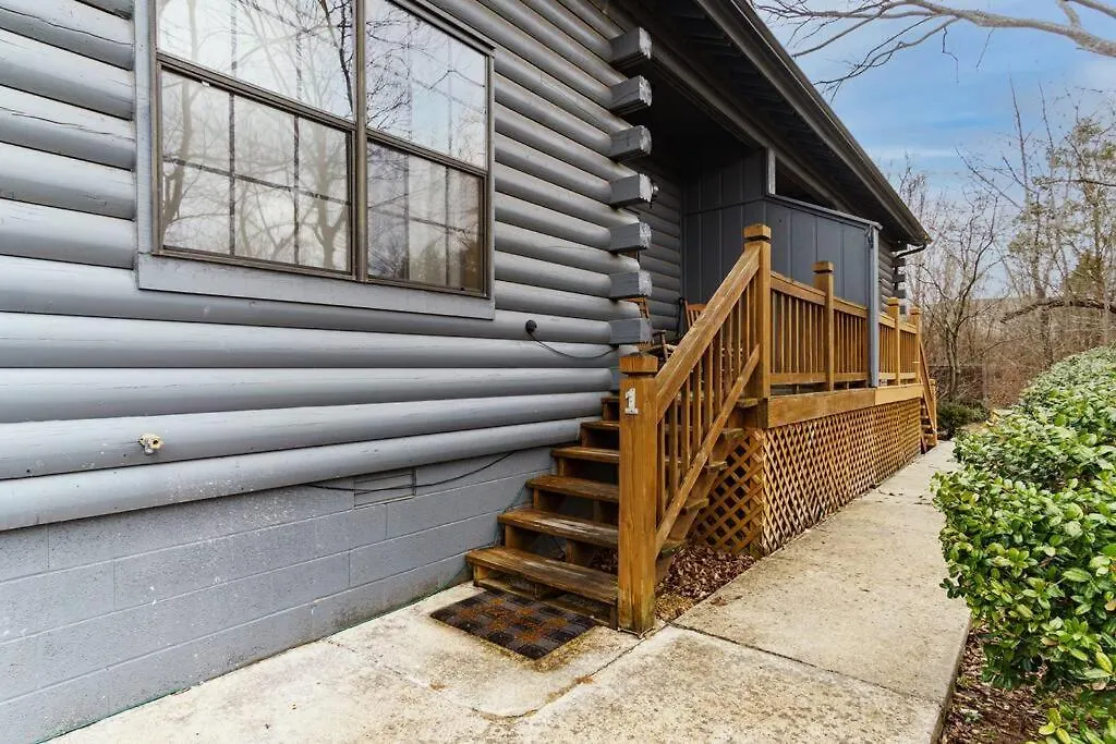 Appartement 3 Bedroom Log Close To Everything! *