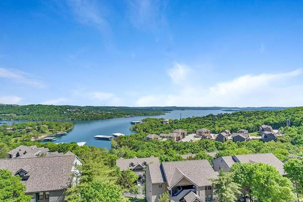 Hawthorne W/boat Slip -- 1414 Branson