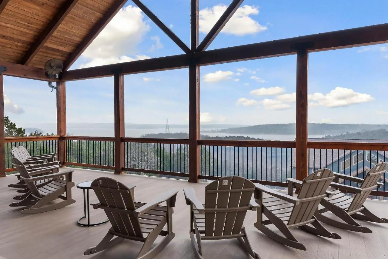 Chateau On The Cove * Branson