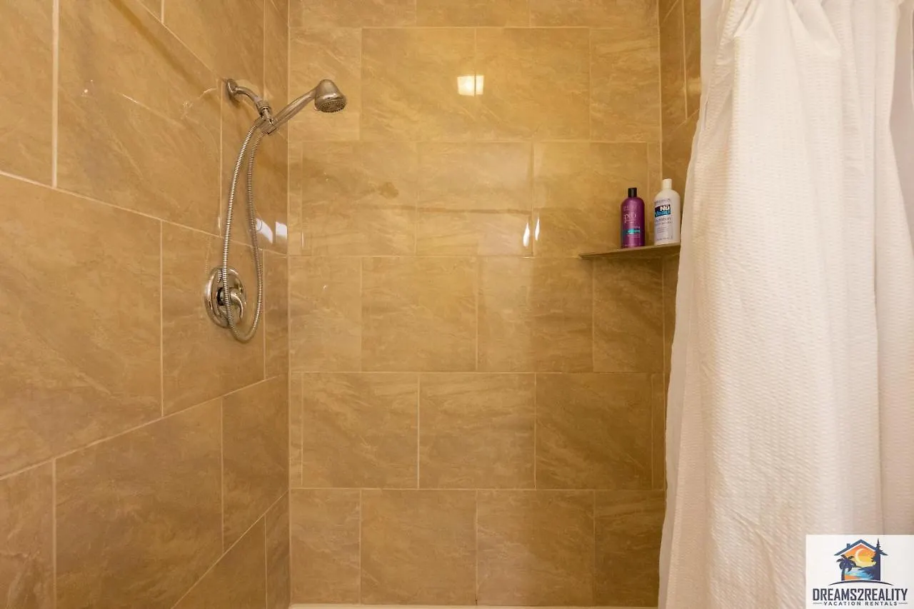 King Close To The Strip - Elevator - Free Tickets Included - Rl91b * Branson